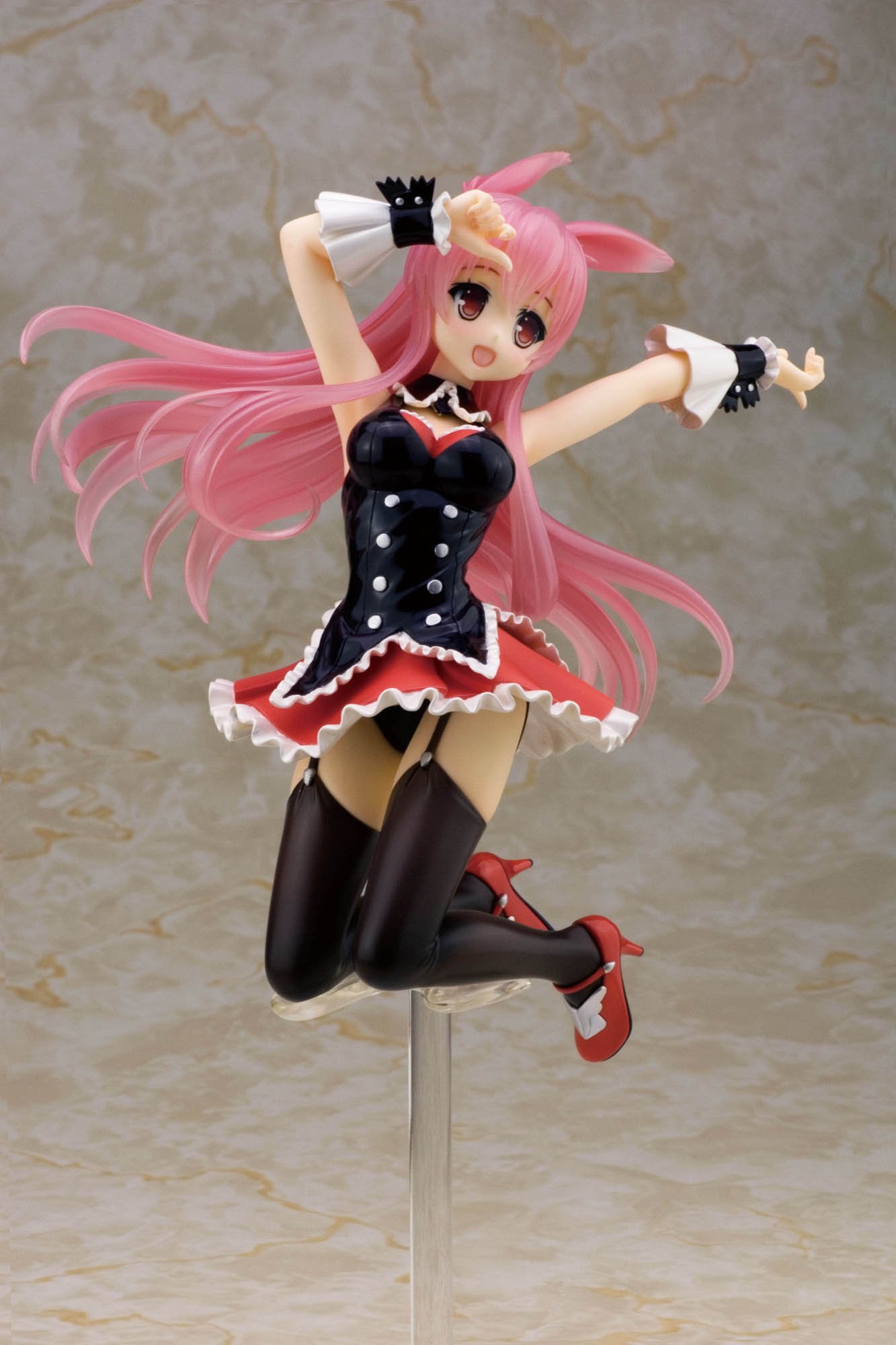 Amazon.co.jp: 黒ウサギ ピンクver. (1/7スケール PVC製塗装済み完成品